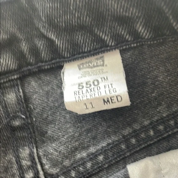 Levi's Black Jean Shorts High-Waisted Distressed - Picture 3 of 3